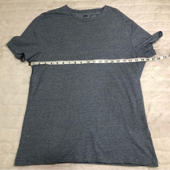 Men’s H&M Slim Fit Blue/Gray Stripped T-shirt Size Large (Smaller Fit) - Picture 3 of 5